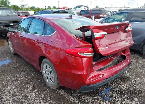 2019 Ford Fusion S z USA, uszkodzony, nr VIN 3FA6P0G76KR233267